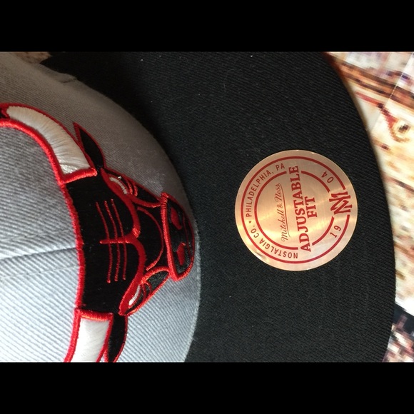 Chicago Bulls NBA Snap back and Air Jordan Tank XL - Picture 5 of 8